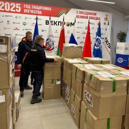 Российские компании дарят белорусским детям праздник и настольные компьютеры под ёлку